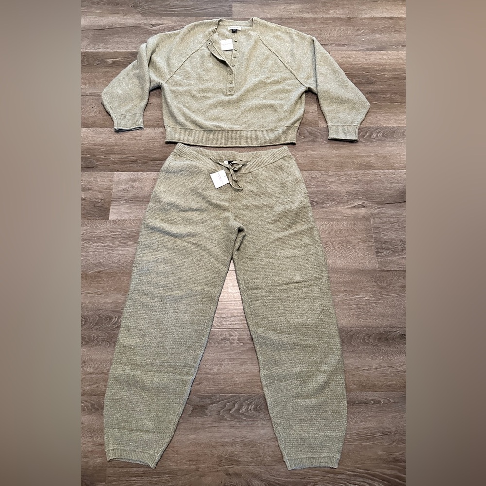American Eagle whoa So soft Henley top & sweatpants set. Sz. M. NWT